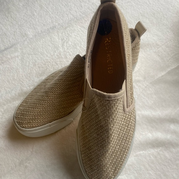 Restricted Classic Slip On Shoes Size8.5 - Picture 6 of 7